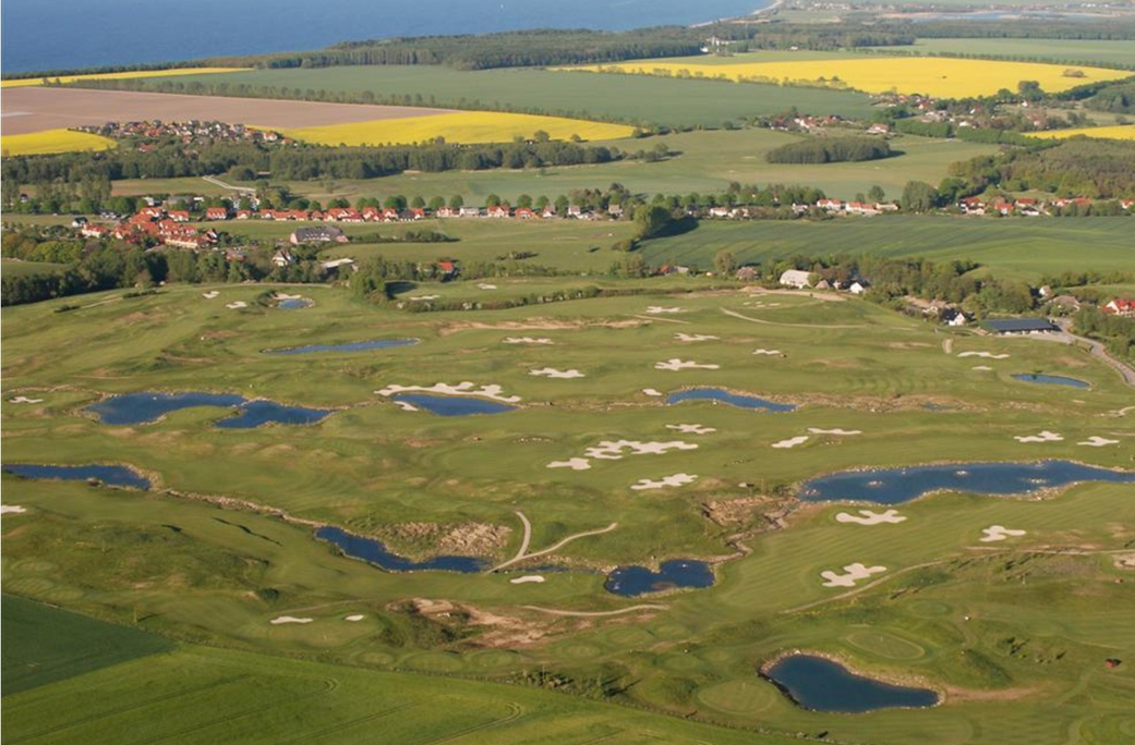 What are the features of golf courses?