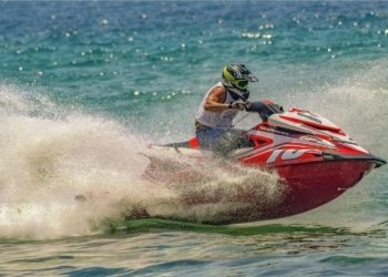 jet skiing in dubai