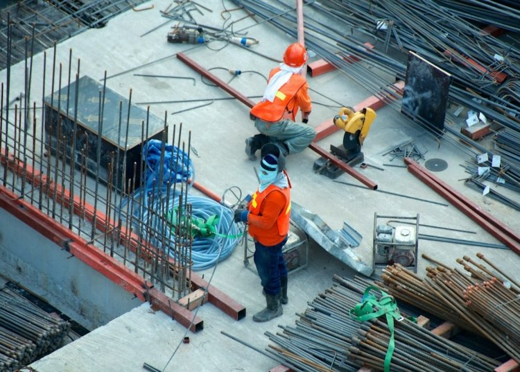 Urban construction work illustrating Karachi Red Line pipeline damage report