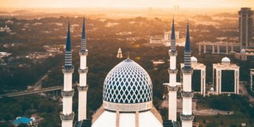 Mosque architecture at sunset illustrating UAE public holidays and Islamic celebrations in 2027