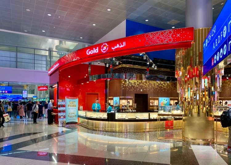 Travelers inside Dubai International Airport terminal concourse, illustrating guidance for visa applicants